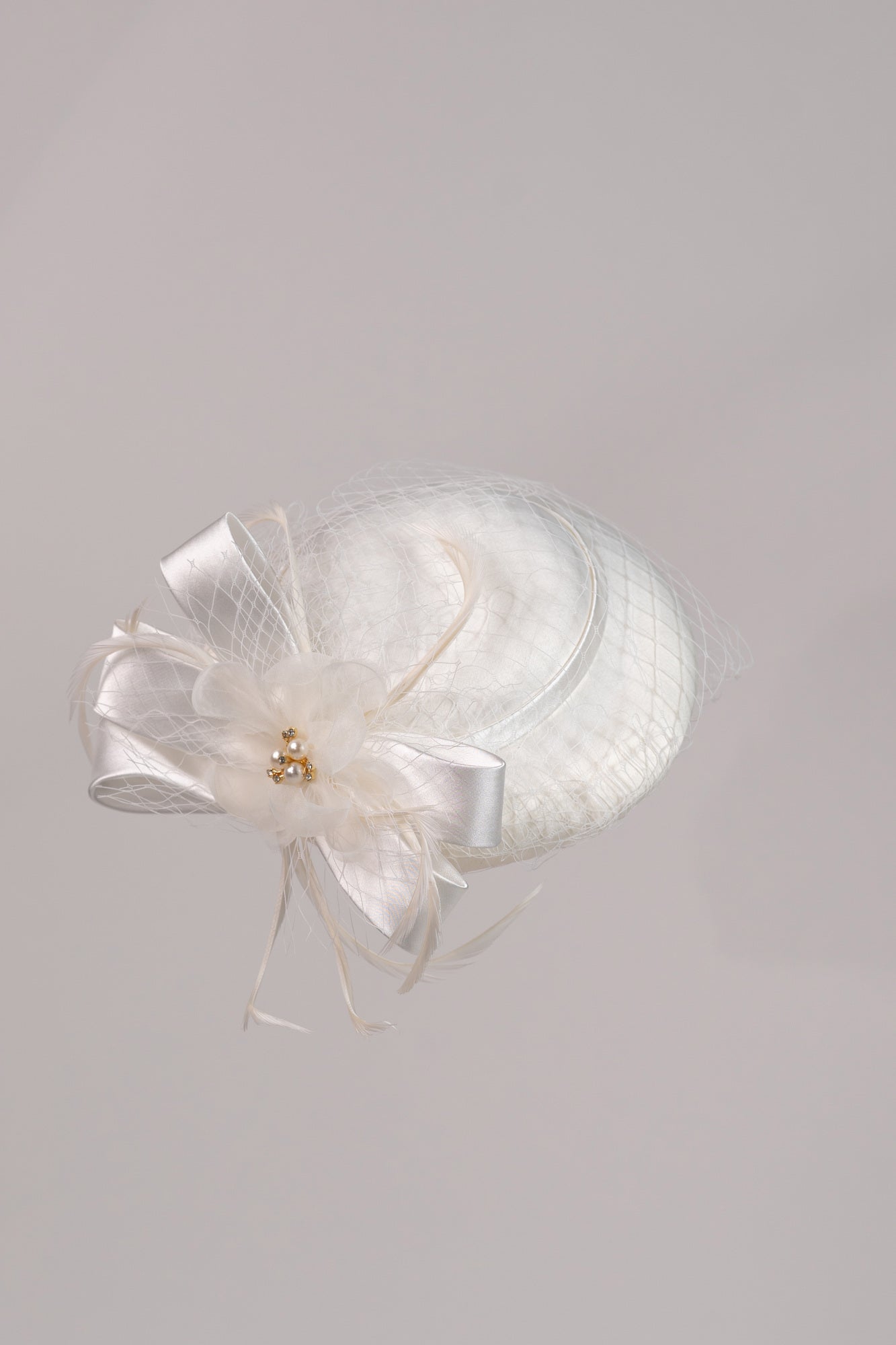Delicate Pearls & Feathers Hat