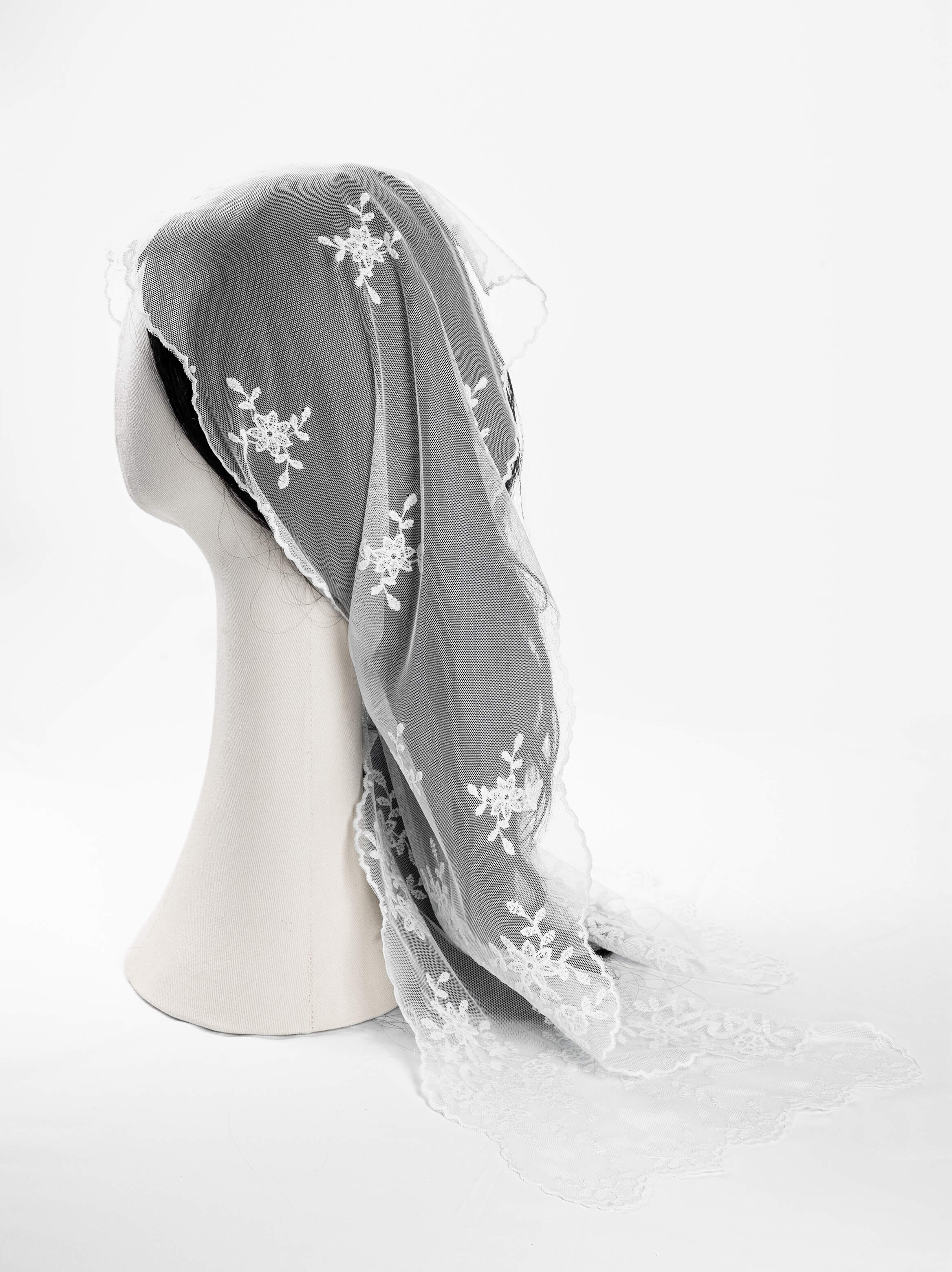 Floral Cluster Scallop Lace Scarf