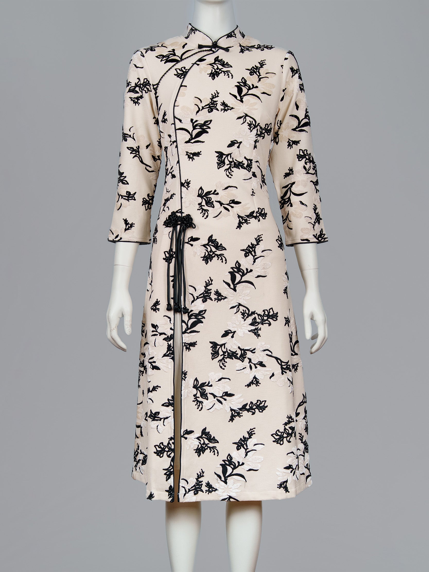 Women’s White Pine Embroidered Cheongsam