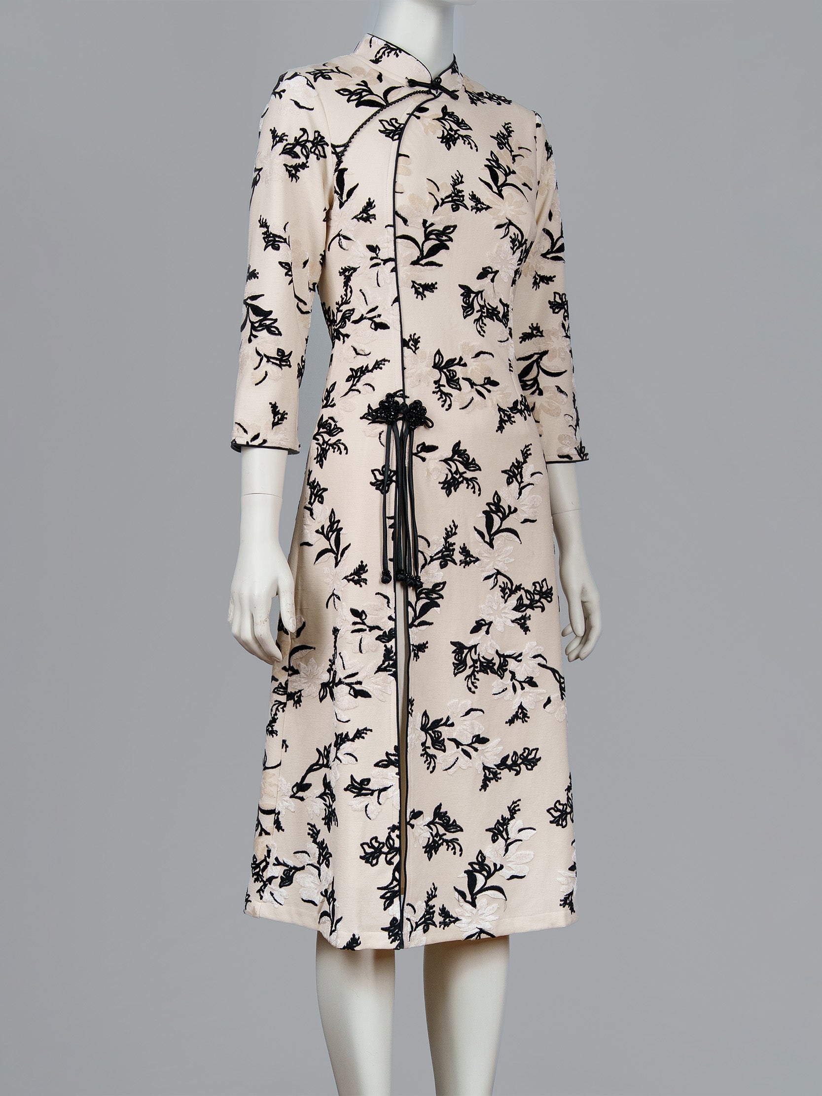 Women’s White Pine Embroidered Cheongsam