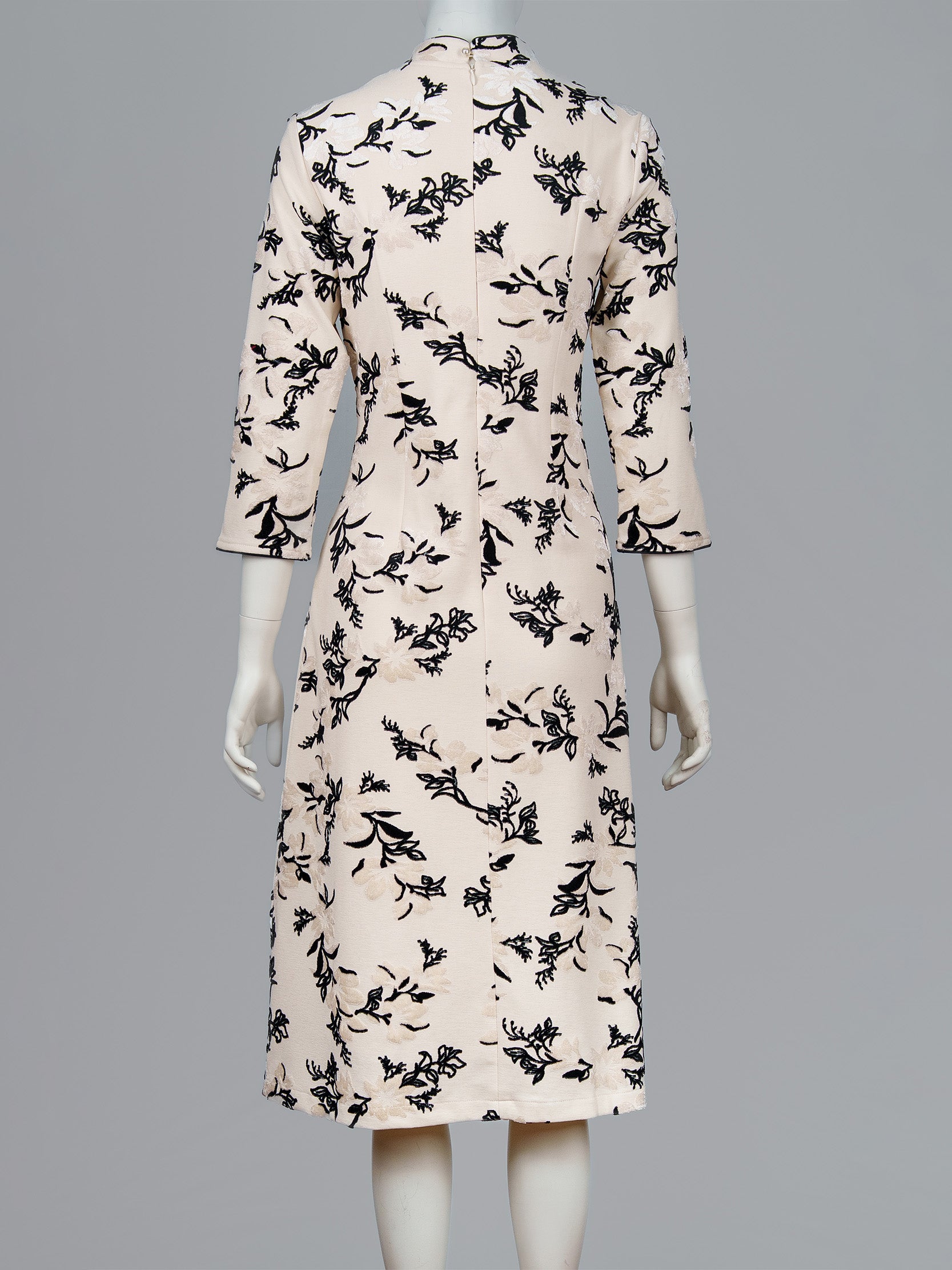 Women’s White Pine Embroidered Cheongsam