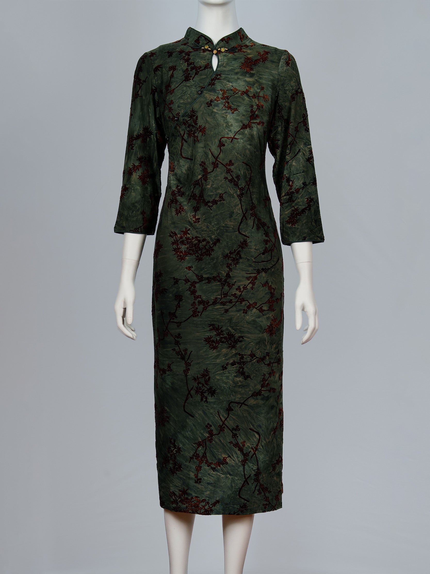 Women’s Plum Blossom Embroidered Cheongsam