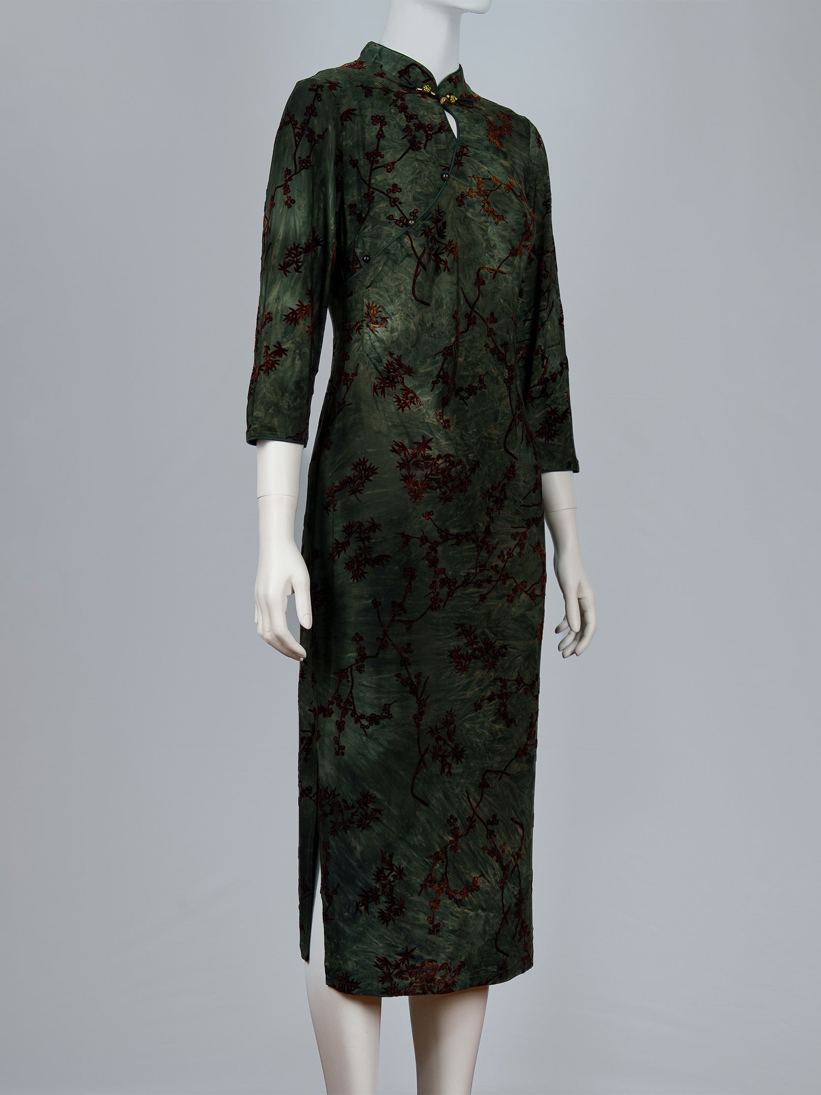 Women’s Plum Blossom Embroidered Cheongsam
