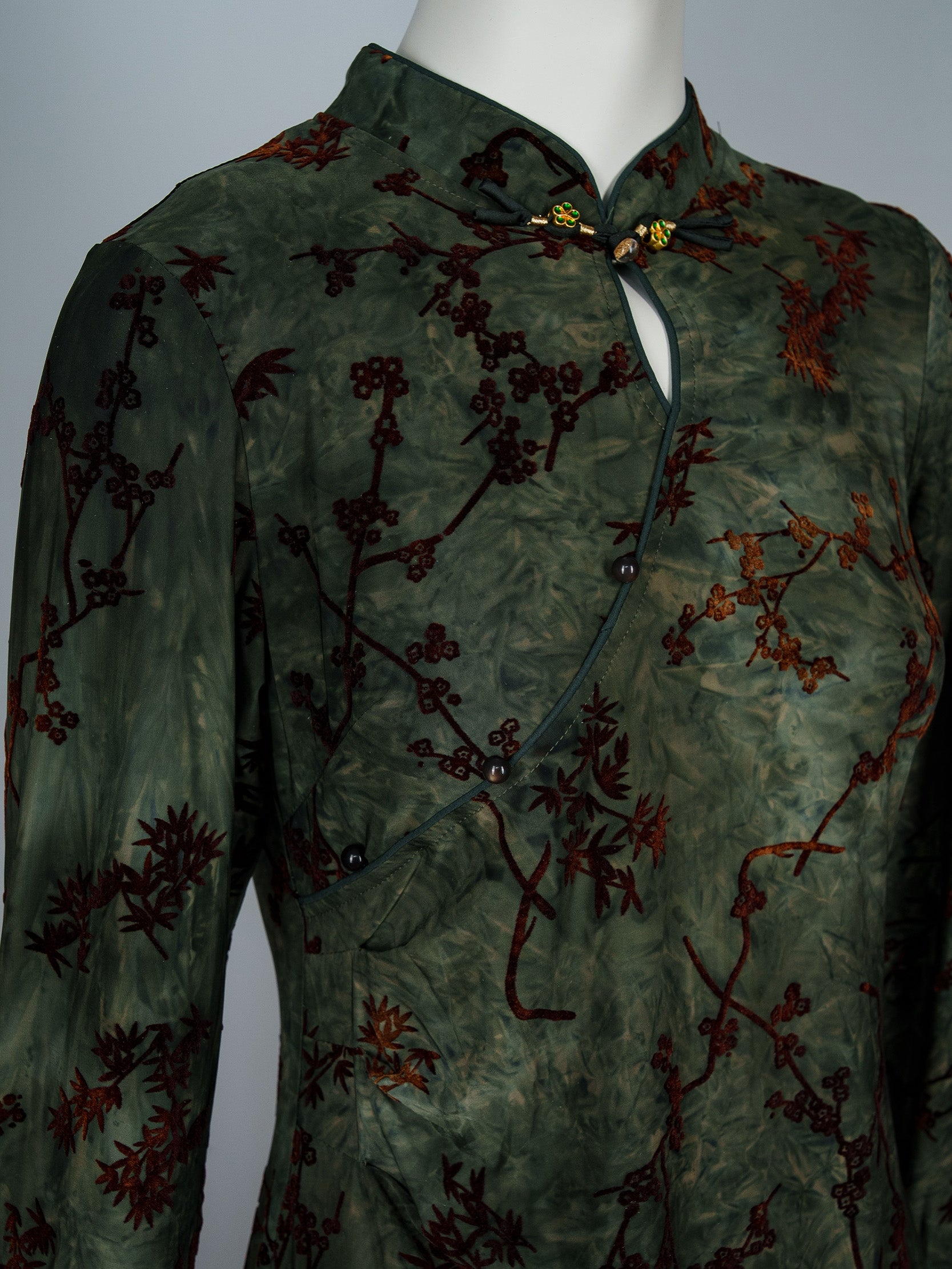 Women’s Plum Blossom Embroidered Cheongsam