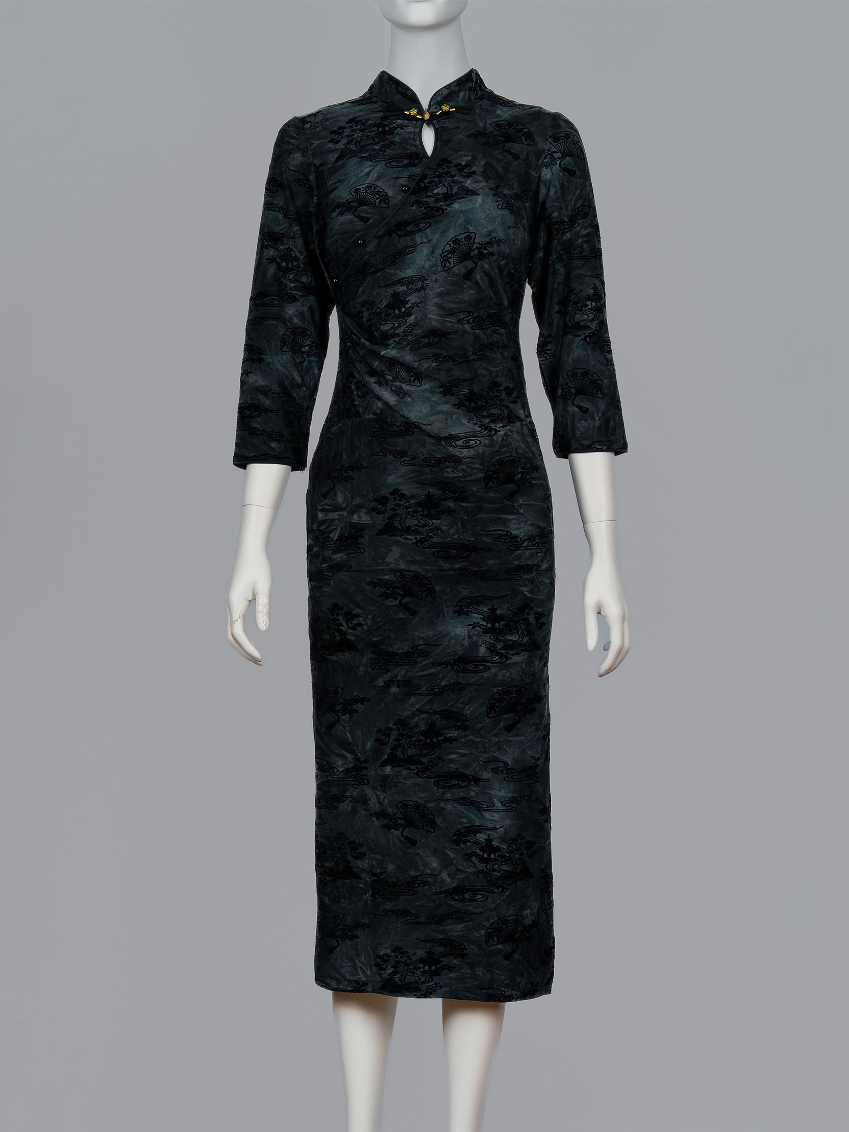 Women’s Plum Blossom Embroidered Cheongsam