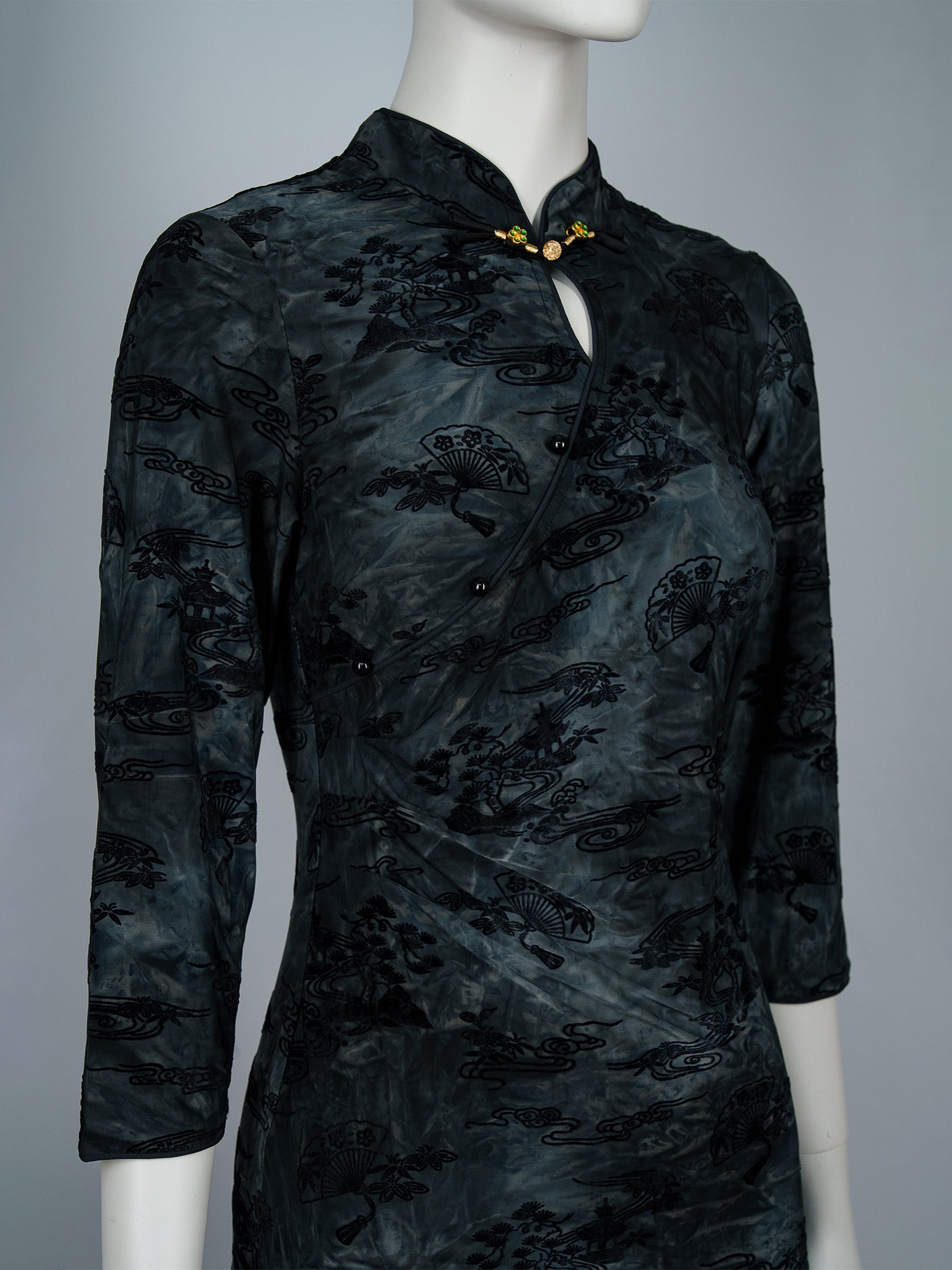 Women’s Plum Blossom Embroidered Cheongsam