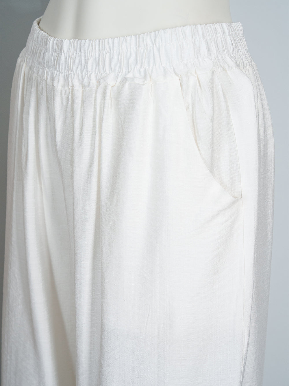 Floral Embroidered Cropped Pants