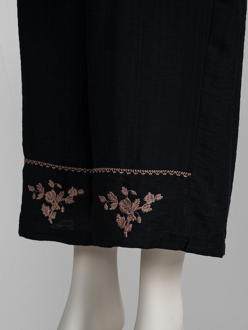 Floral Embroidered Cropped Pants