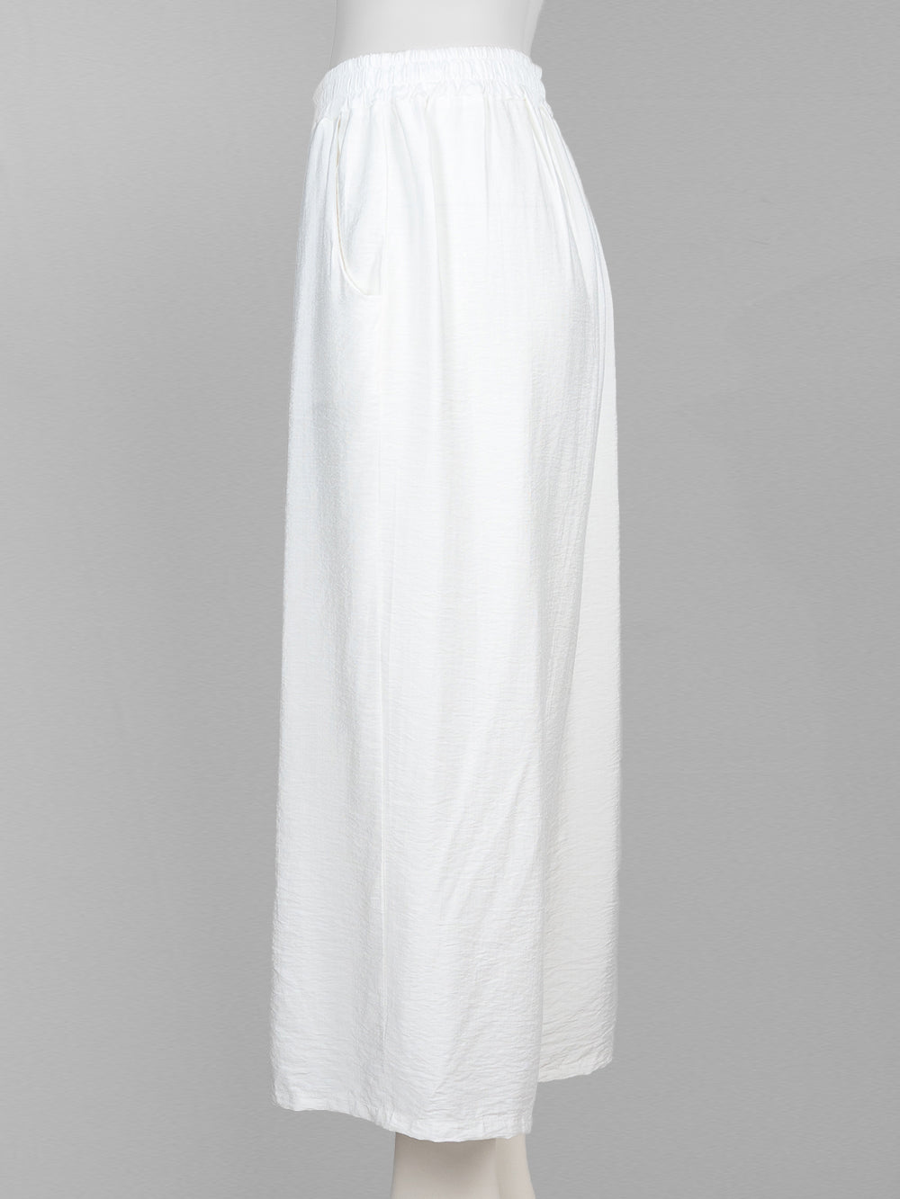 Classic Relaxed Wide-Leg Pants