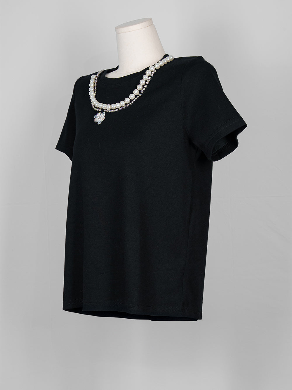 Black Pearl Necklace Tee