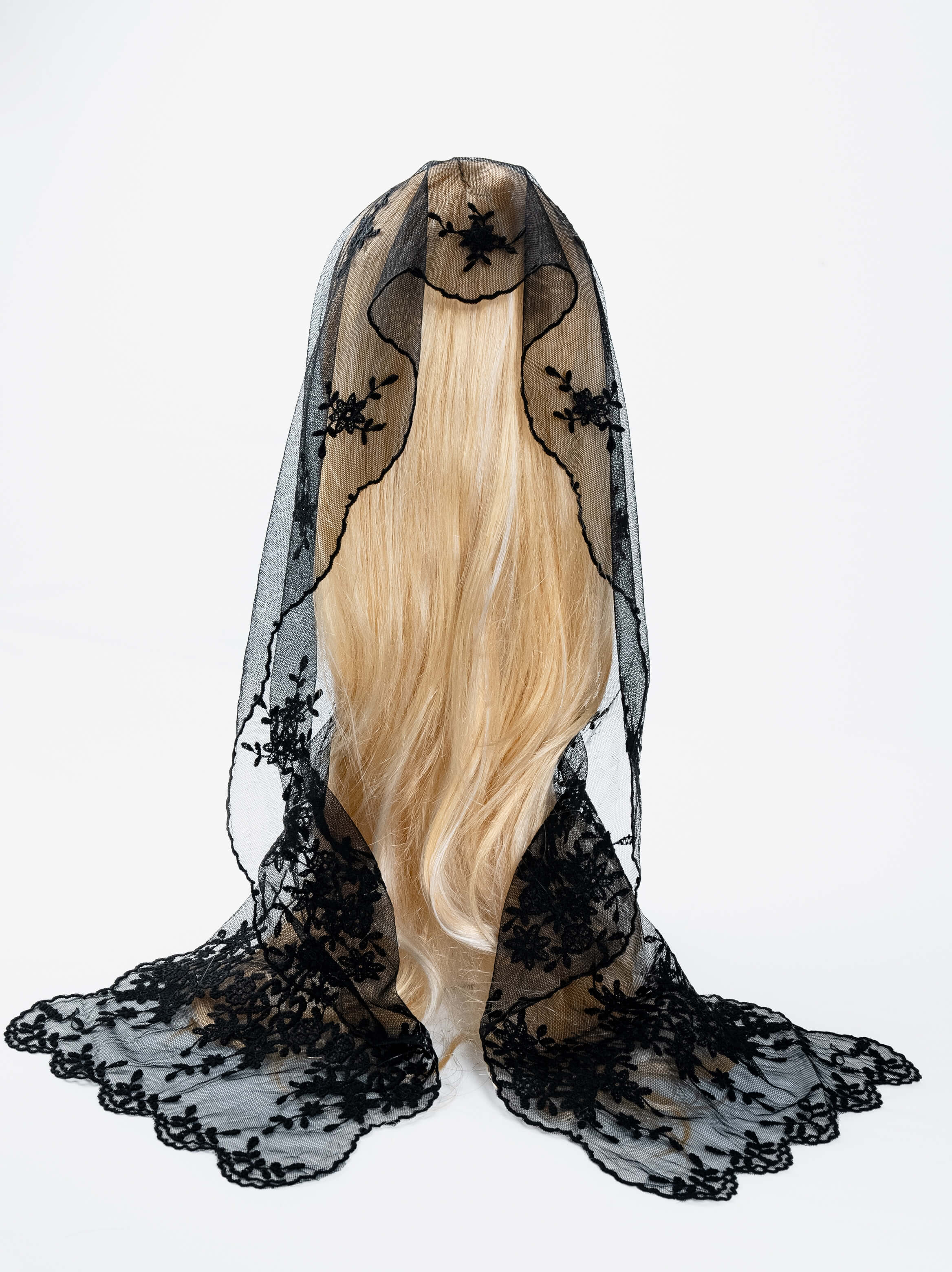 Floral Cluster Scallop Lace Scarf