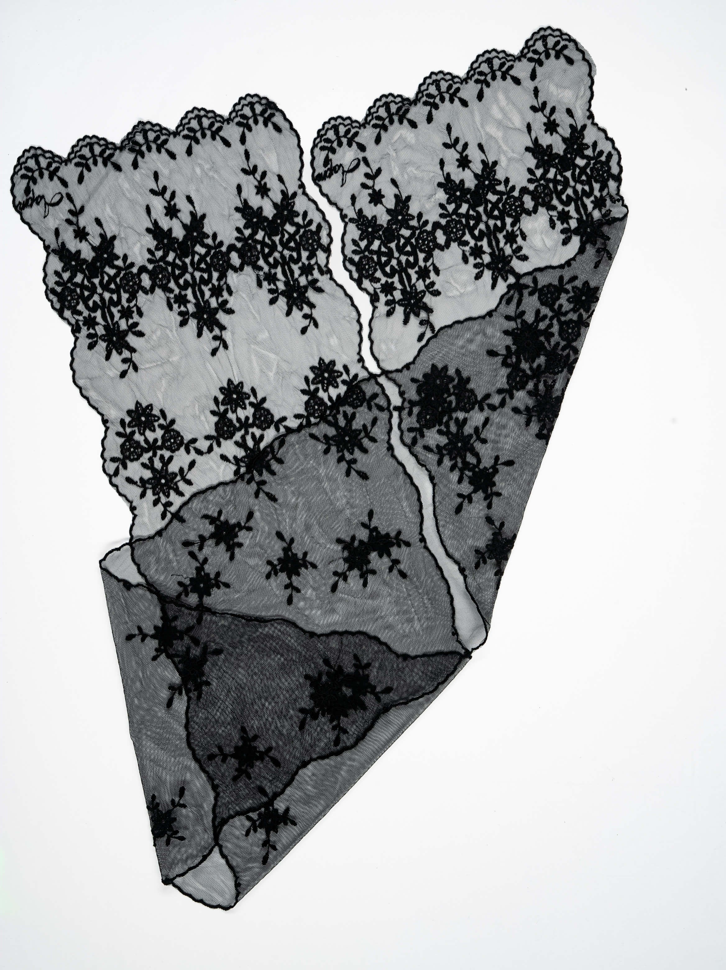 Floral Cluster Scallop Lace Scarf